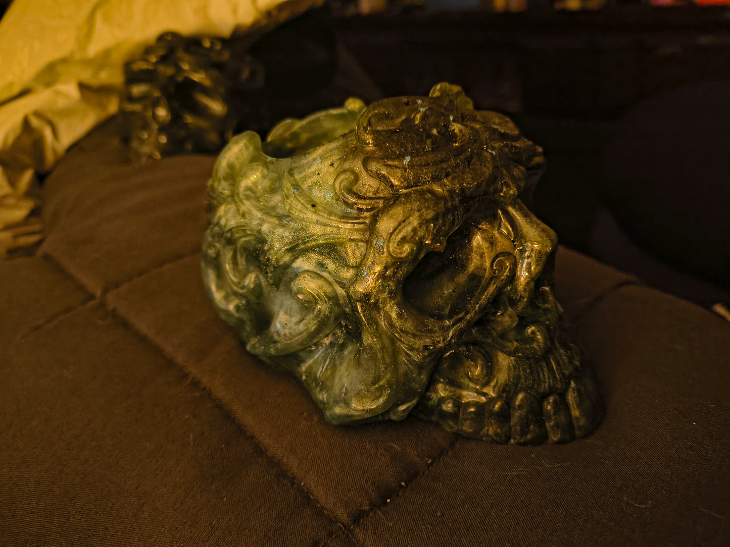 Resin skull holders