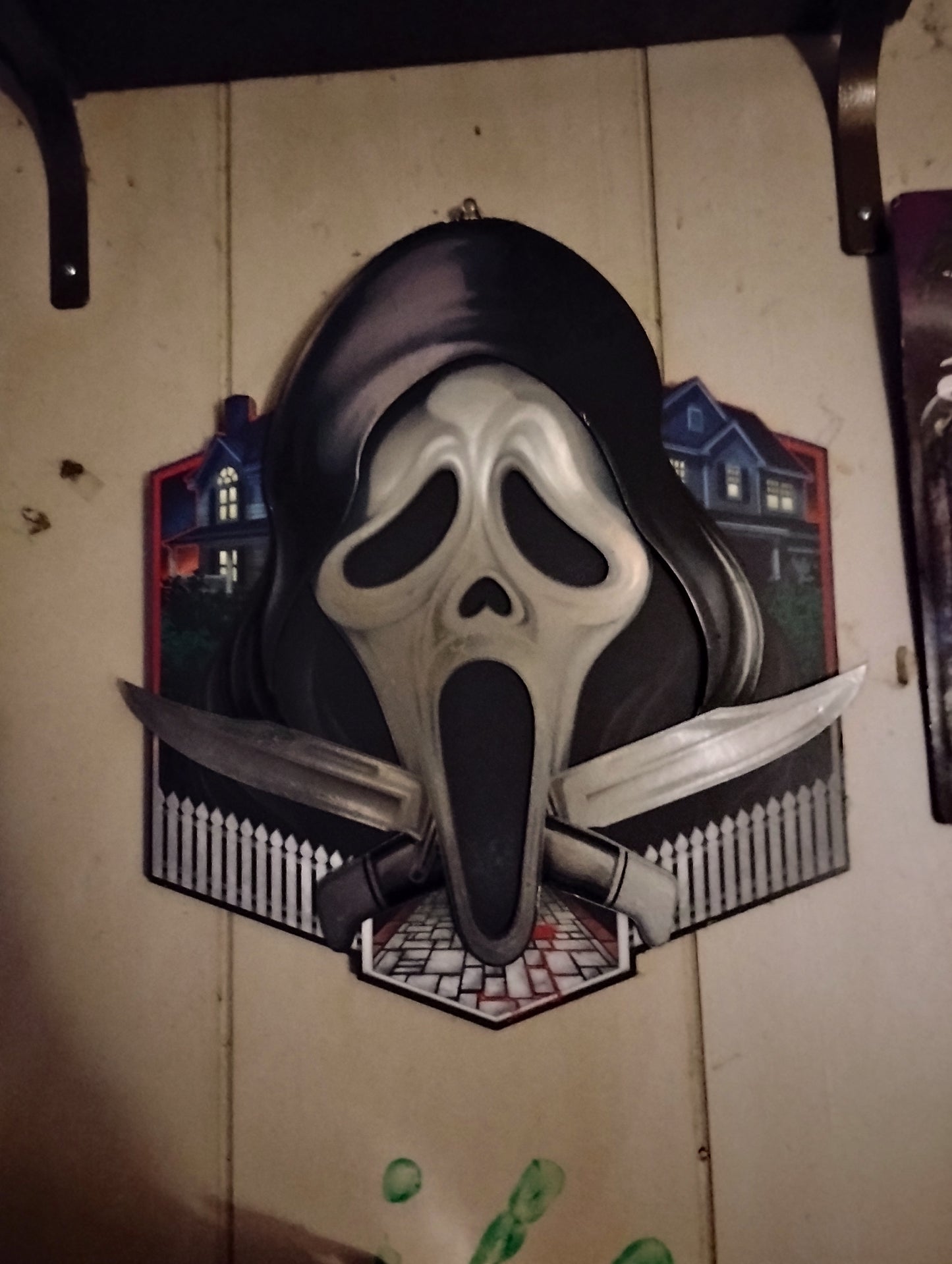 Scream Tin Hanger