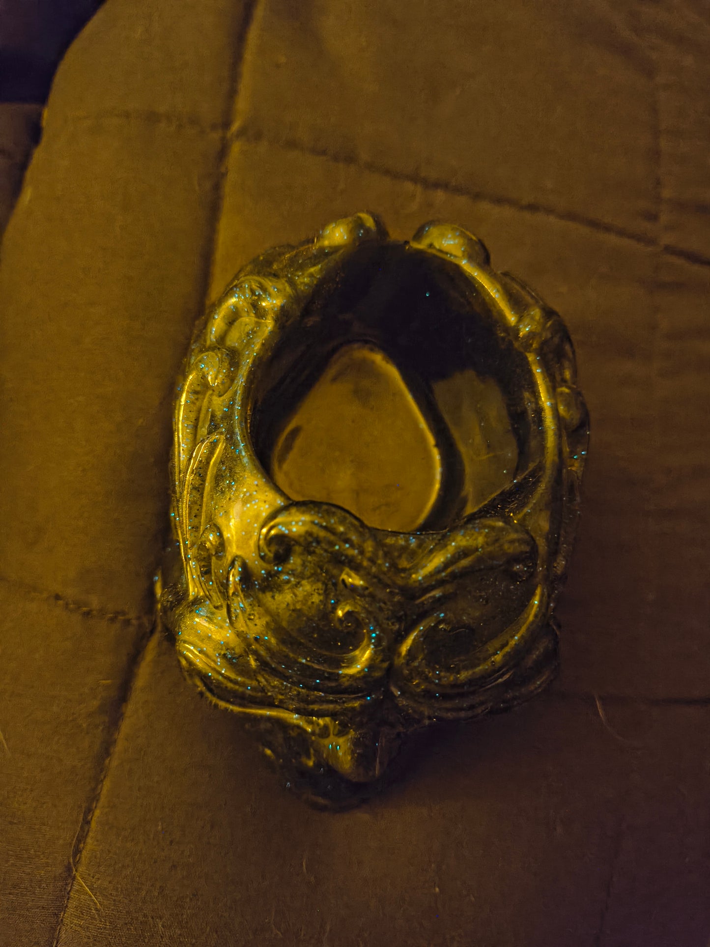 Resin skull holders